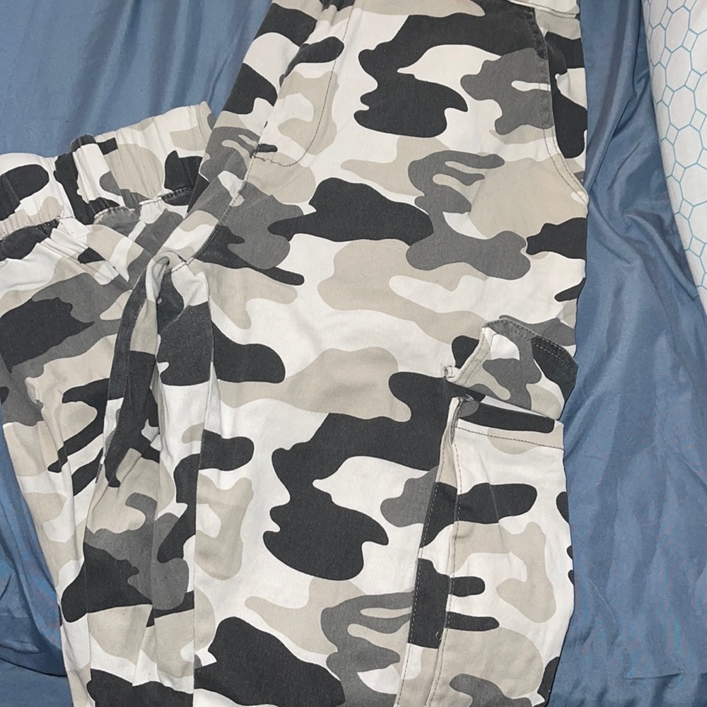 Cargo Cuffed pants